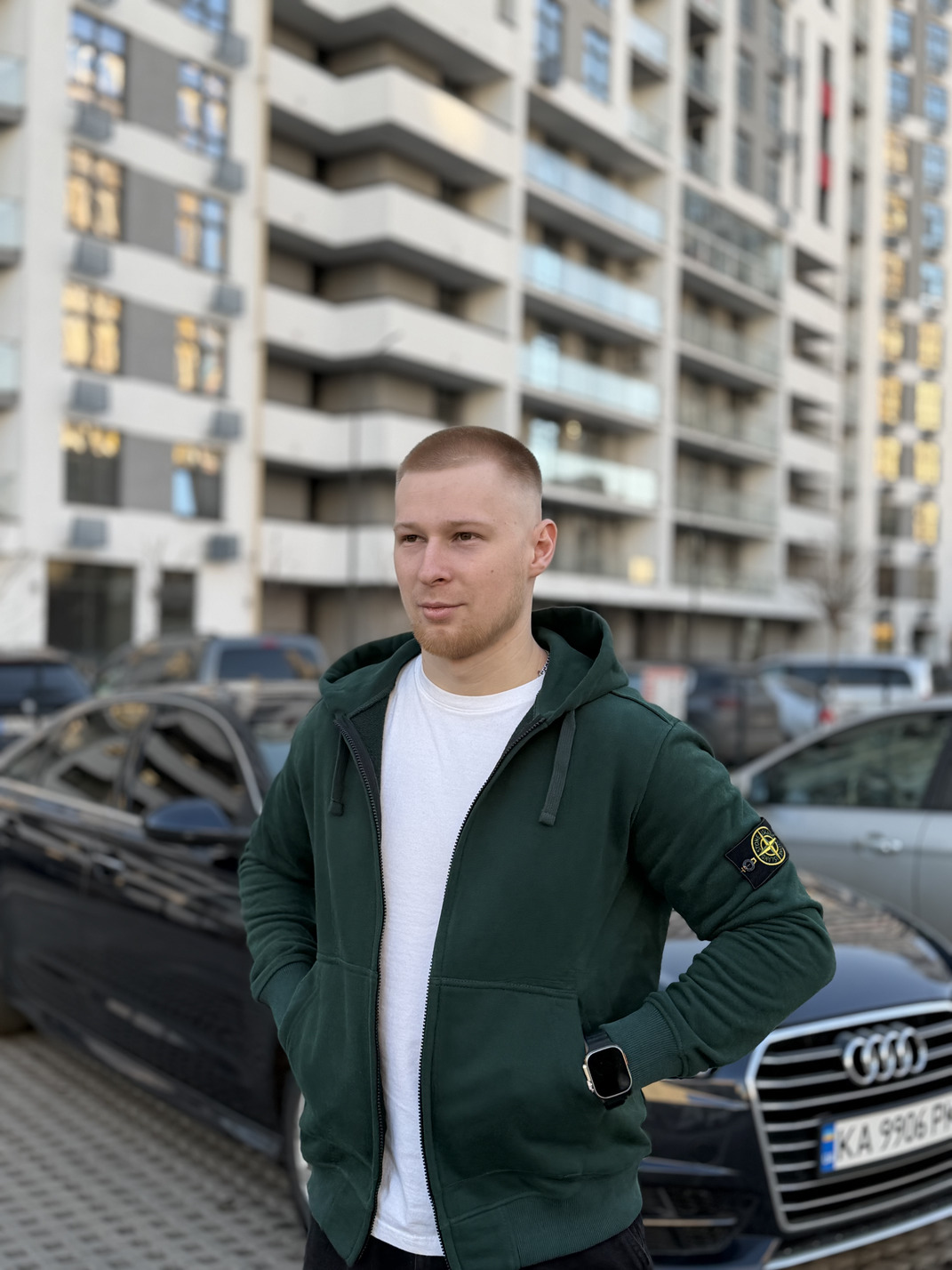 Casual Dictat — футболка на моделі